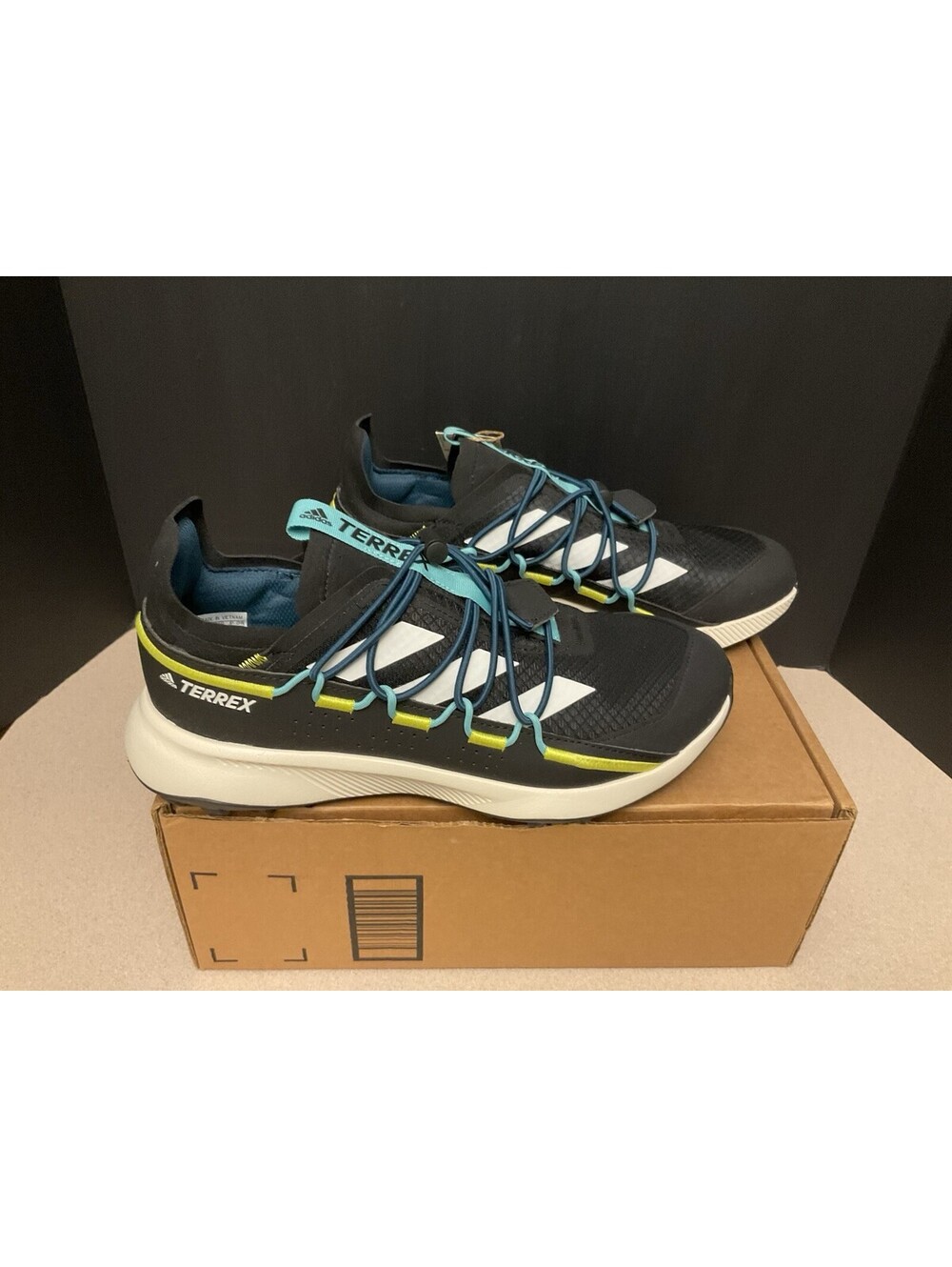 New! Mens Adidas Terrex Voyager 21 Trail/Hiking Shoes. Size 9.5. Nice Shoes!
